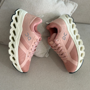 Tênis Feminino Esportivo On Cloud Rosa